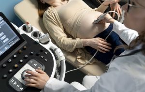 gynecologist-performing-ultrasound-consultation